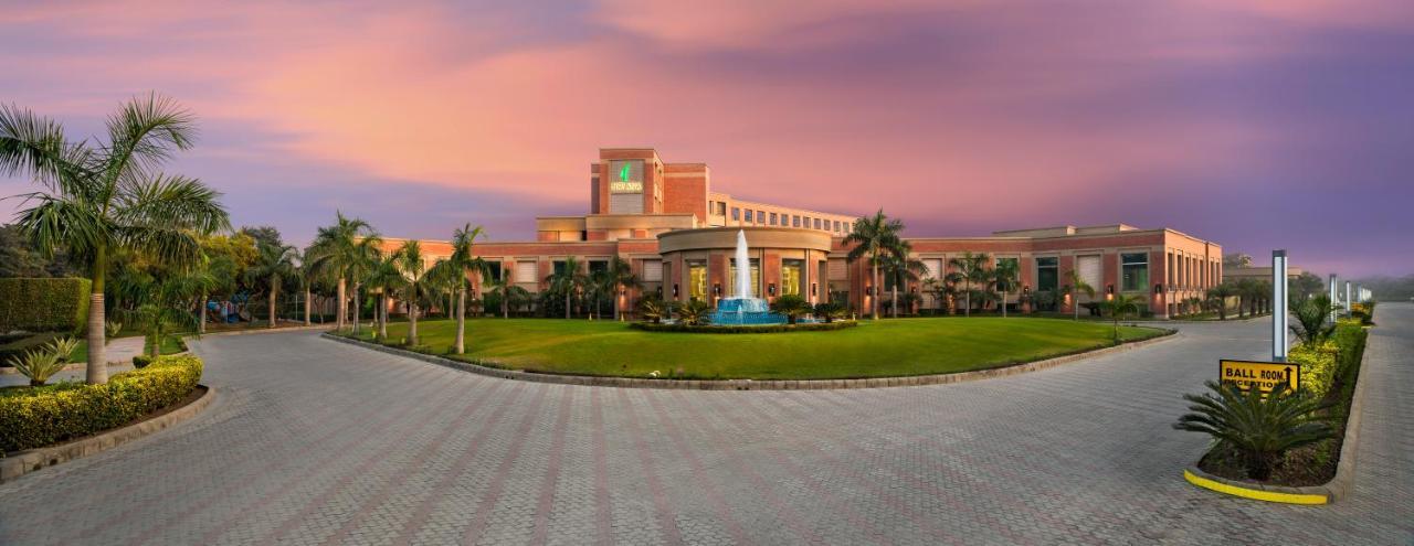 Aveda Hotel - Ludhiana Лудхиана Экстерьер фото