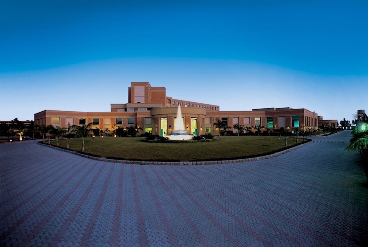 Aveda Hotel - Ludhiana Лудхиана Экстерьер фото